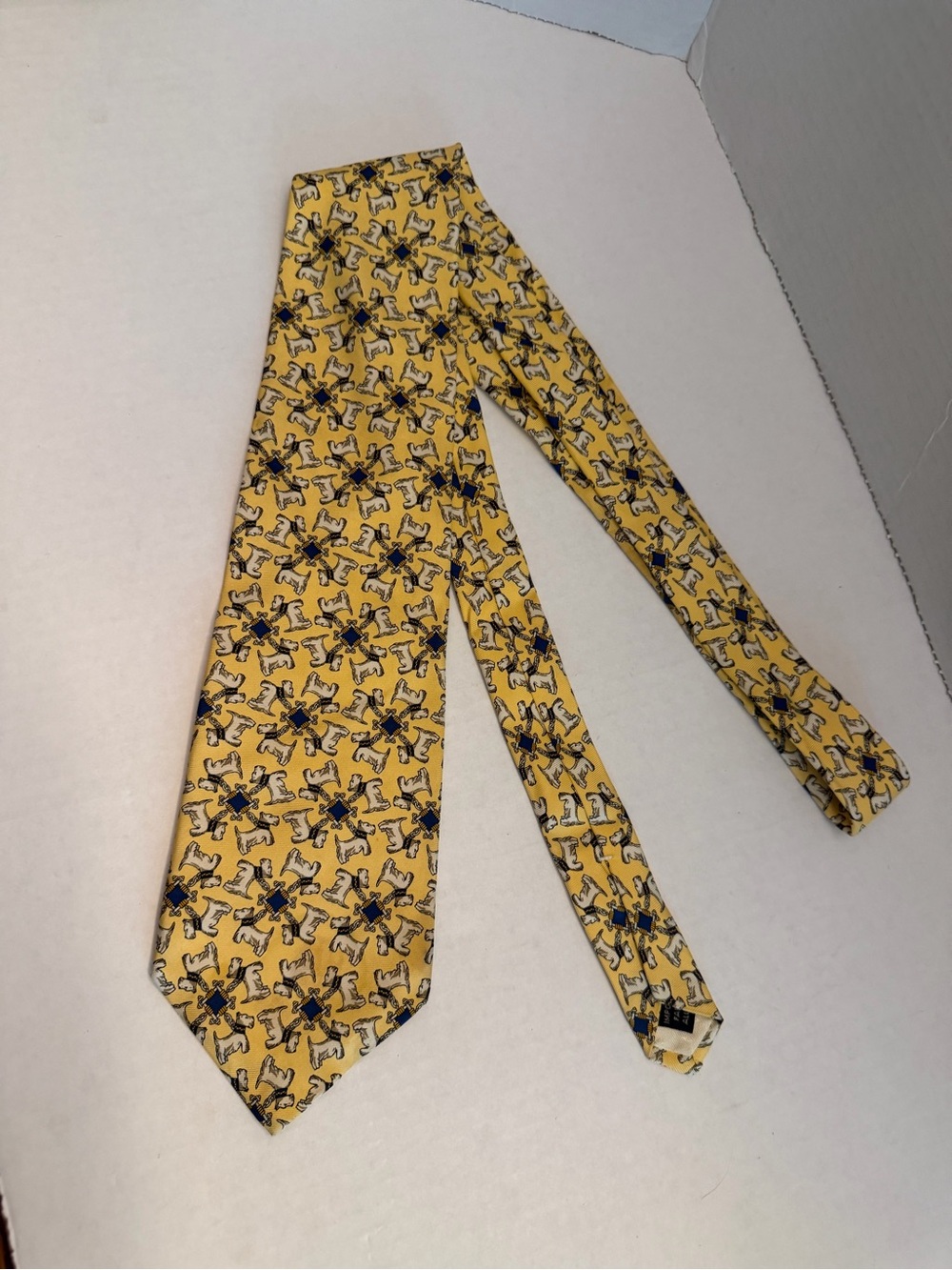 Lord & Taylor Yellow Patterned Men's Silk Tie with Navy Accents